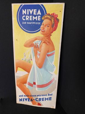 Nivea Creme zur Hautpflege und nach einem warmen Bad - Pinup - Werbeaufsteller -  60 x 26 cm