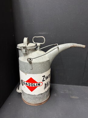 Gasolin Zweitaktmischung Kanne mit Emaillebanderole (Um 1930/1950)