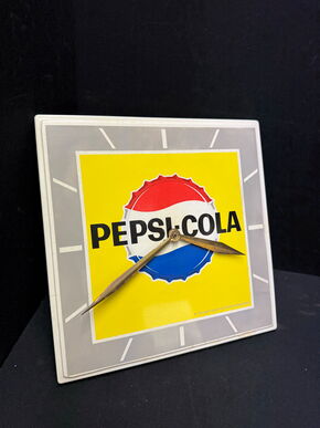 Pepsi Cola Kunststoffuhr (1960er Jahre)