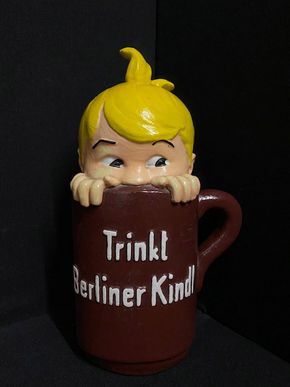 Trinkt Berliner Kindl - extrem seltene Werbefigur in brauner Ausführung.