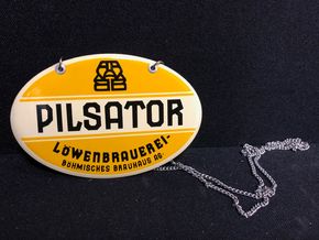 Löwenbrauerei / Böhmisches Brauhaus Berlin / Pilsator (Zapfhahnblechschild mit Korkrückseite) von 1964