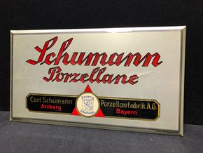 Schumann Porzellane Vorkriegs-Blechschild mit Prismenschrift und Semi-Glas-Überzug. (A86)