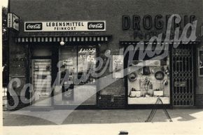 Lebensmittel und Feinkost Friedrich Wippler. Berlinerstraße 119 in Berlin/Lichtenfelde. (Um 1955)