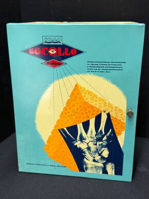 Boskamp Gerätebau KG Hersel / Medizinischer Blechschrank mit Löchern zur Wandbefestigung. (Wohl 1955/1960)