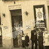 Postkarte mit Ottokring Bierschildern an Hausfassade einer Gastwirtschaft - Um 1920