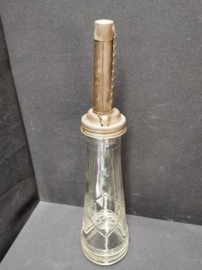BV Aral Ölflasche mit Ausgiesser, Kette und Deckelchen (1937)