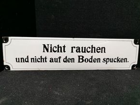 Nicht rauchen und nicht auf den Boden spucken (Neuzeitlich!)