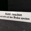 Nicht rauchen und nicht auf den Boden spucken (Neuzeitlich!)