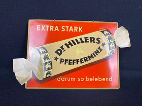 Dr. Hillers Pfefferminz Blechschild an Kette 15 x 26 cm um 1950