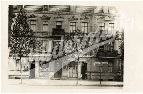 Postkarte mit alten Kolonialwarenladen