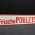 Schlachterei-Blechschild „Frische POULETS“