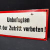 Unbefugten ist der Zutritt verboten! (Leicht gewölbtes Emailleschild um 1955)