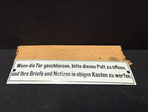 Wenn die Tür geschlossen, …..(Kleines gewölbtes Hinweisschild - 1930/1950)