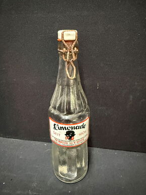 Firma Bruhn - Inhaber R. Mohr - Alte Limonadeflasche mit Mohrenkopf