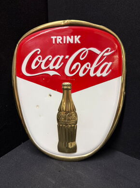 Coca Cola Blechschild mit Kunststoffüberzug (Um 1965)