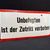 Unbefugten ist der Zutritt verboten! (Leicht gewölbtes Emailleschild um 1955)
