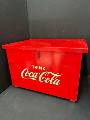 Coca Cola Holztruhe mit Kühlfachauskleidung (Späte 50er / Frühe 60er Jahre)