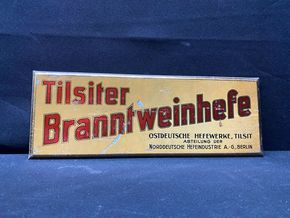 Ostdeutsche Hefewerke Tilsit - Tilsiter Branntweinhefte (Blechschild um 1950) BCM