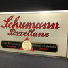 Schumann Porzellane Vorkriegs-Blechschild mit Prismenschrift und Semi-Glas-Überzug. (A7)