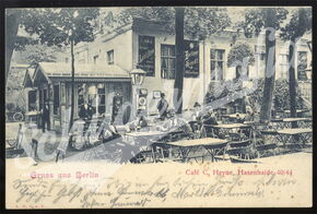 Postkarte mit zwei extrem seltenen alten „Automaten" vor einem Berliner Café - Um 1900