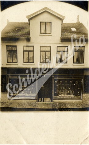 Postkarte mit altem Uhrmachergeschäft von Wilhelm Wübber